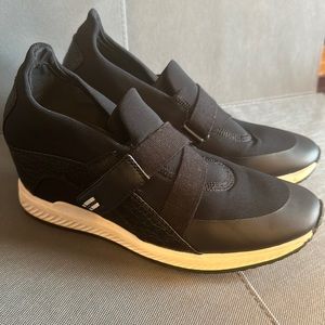 Baretraps Johanna Black Wedge Sneaker 8.5